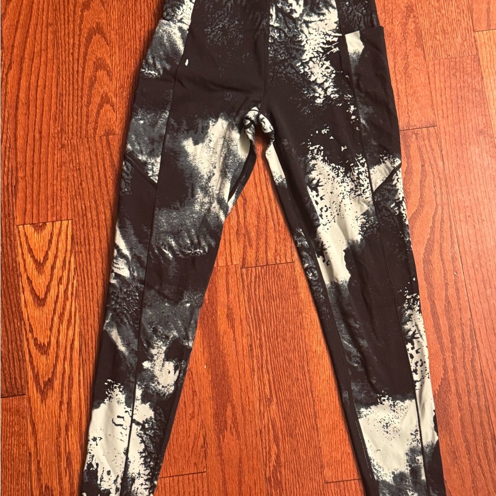 Black and White Abstract workout Leggings